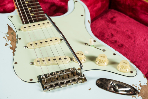 erhard-strat-relic_2200px-14.jpg