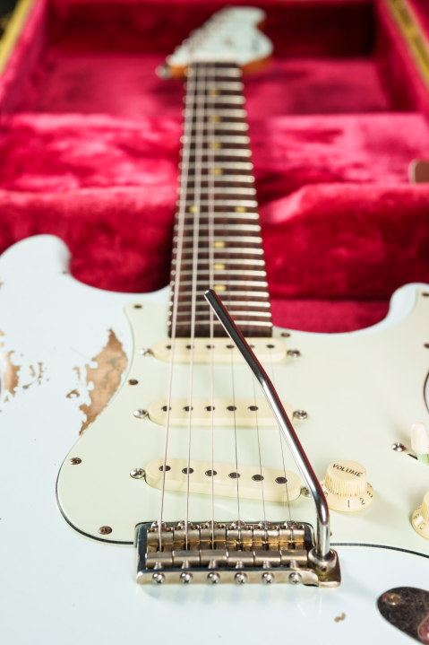 erhard-strat-relic_2200px-15.jpg