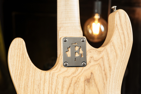 erhard-superstrat_2200px-8.jpg